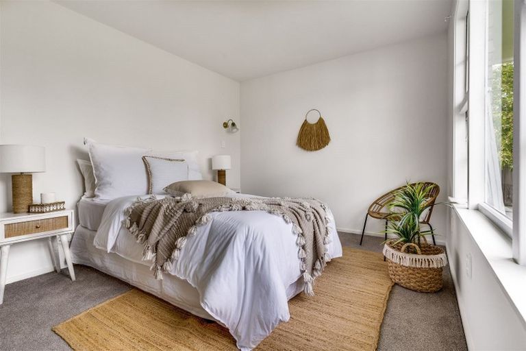 Photo of property in 137 Memorial Avenue, Burnside, Christchurch, 8053