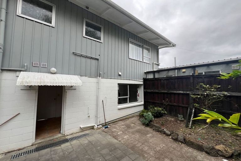 Photo of property in 2/527 Beach Road, Murrays Bay, Auckland, 0630