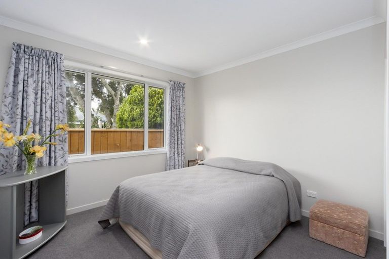 Photo of property in 16 West Place, Greenmeadows, Napier, 4112