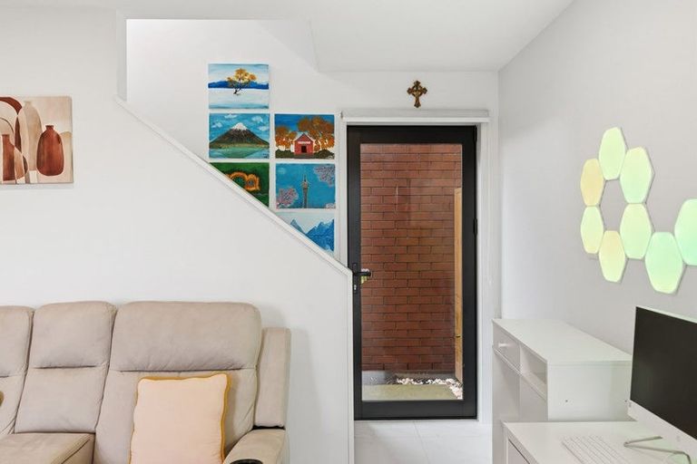Photo of property in 2/19 Karamu Street, Te Atatu Peninsula, Auckland, 0610