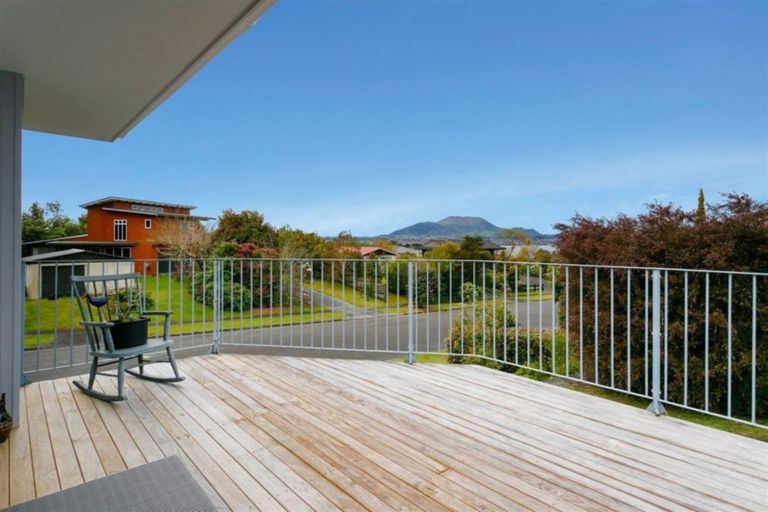Photo of property in 19 Reeves Road, Acacia Bay, Taupo, 3330