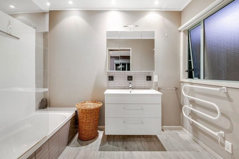 Photo of property in 894 Whangaparaoa Road, Manly, Whangaparaoa, 0930