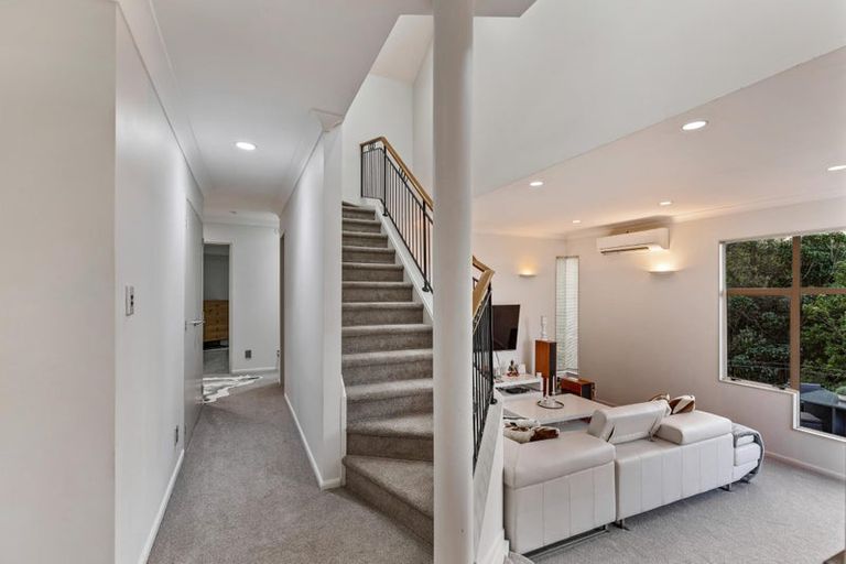 Photo of property in 34 Vermeer Place, West Harbour, Auckland, 0618