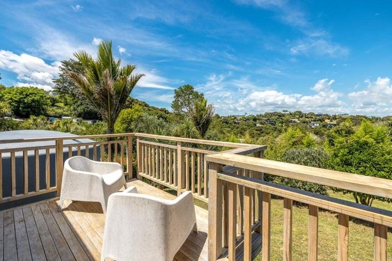 Photo of property in 70 Queens Drive, Oneroa, Waiheke Island, 1081