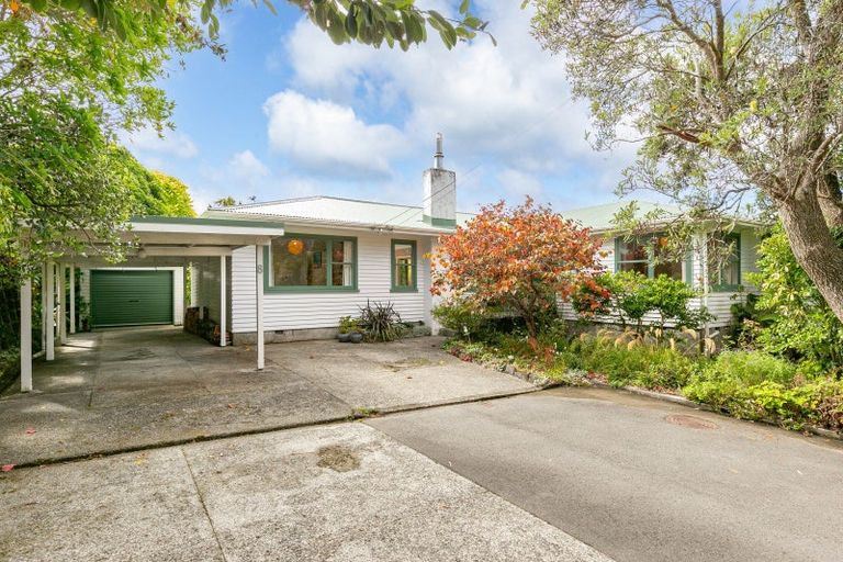 Photo of property in 8 Saint Johns Terrace, Tawa, Wellington, 5028