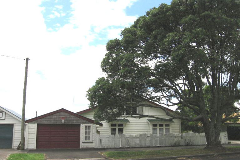Photo of property in 1/44 Waterview Road, Stanley Point, Auckland, 0624