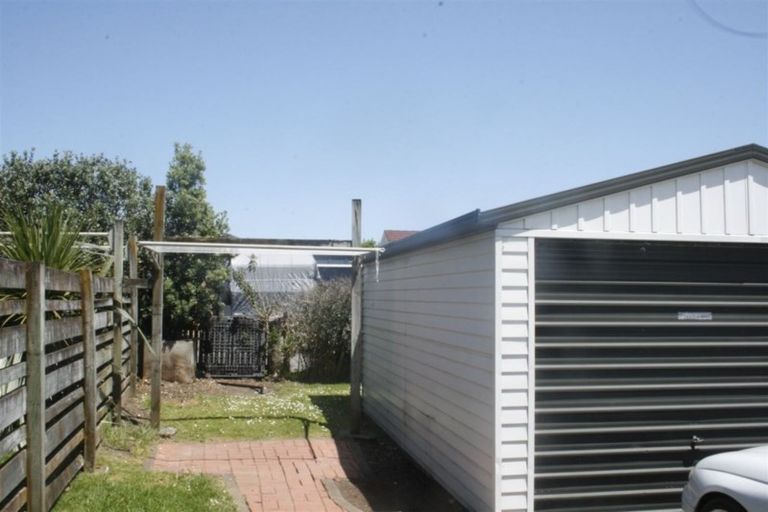 Photo of property in 13 Owens Road, Waiuku, 2123