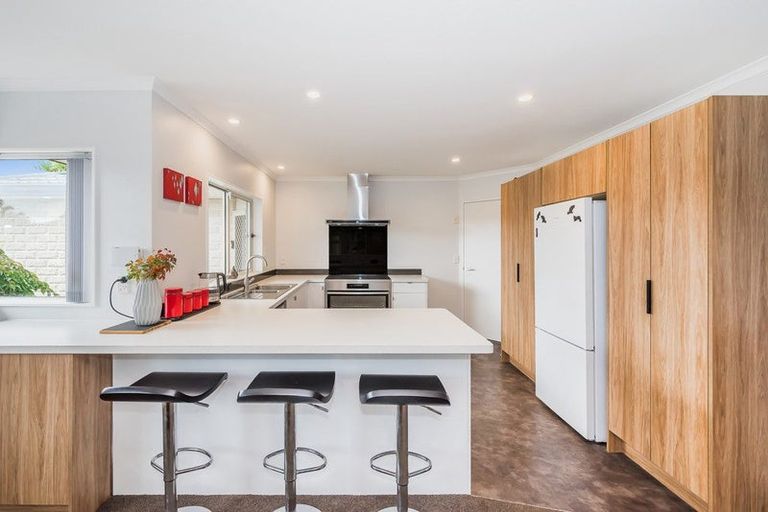 Photo of property in 78 Guildford Drive, Paraparaumu, 5032