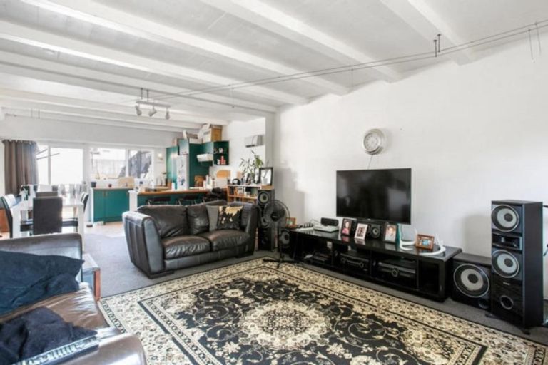 Photo of property in 8a Captain Scott Road, Glen Eden, Auckland, 0602