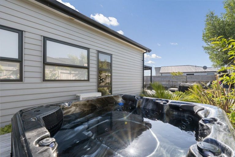 Photo of property in 43 Kotiate Street, Papamoa Beach, Papamoa, 3118