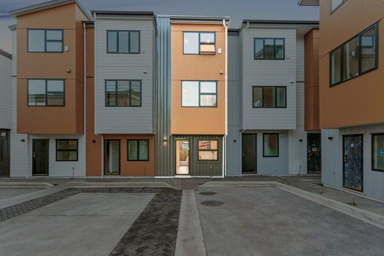 Photo of property in 8/28 Lavelle Road, Henderson, Auckland, 0612