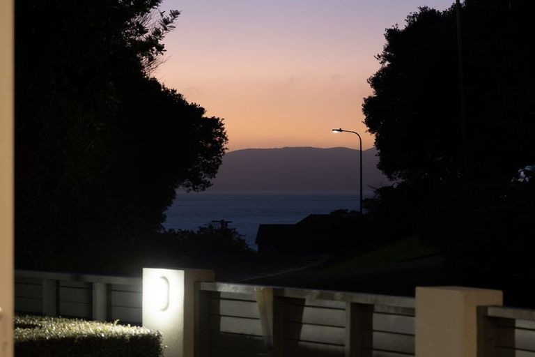 Photo of property in 6a Kohutuhutu Road, Raumati Beach, Paraparaumu, 5032