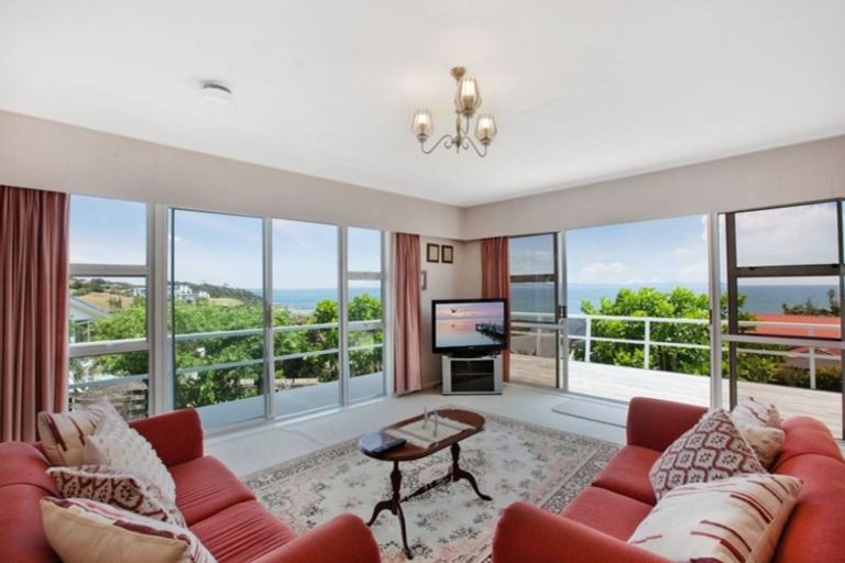 Photo of property in 24 Seaview Road, Cable Bay, 0420