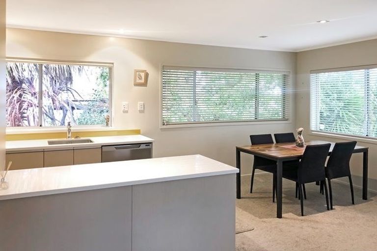 Photo of property in 1/7 Lingham Crescent, Torbay, Auckland, 0630