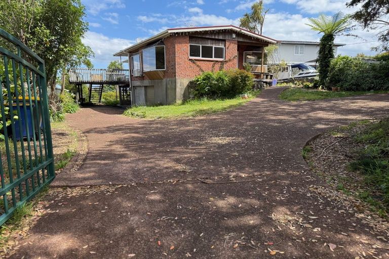 Photo of property in 117 Pupuke Road, Northcote, Auckland, 0627