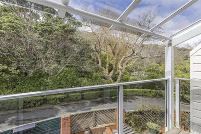 Photo of property in 16 Lawson Place, Mount Victoria, Wellington, 6011