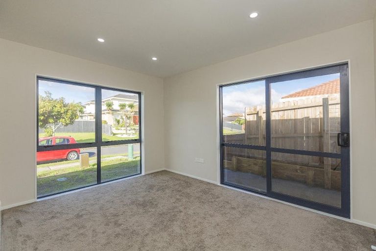 Photo of property in 13 Attymon Lane, East Tamaki, Auckland, 2016