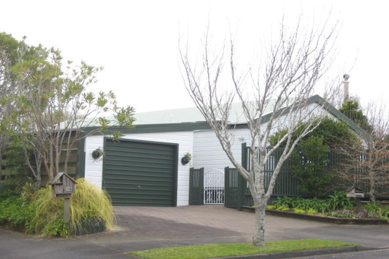 Photo of property in 18 Sequoia Grove, Merrilands, New Plymouth, 4312