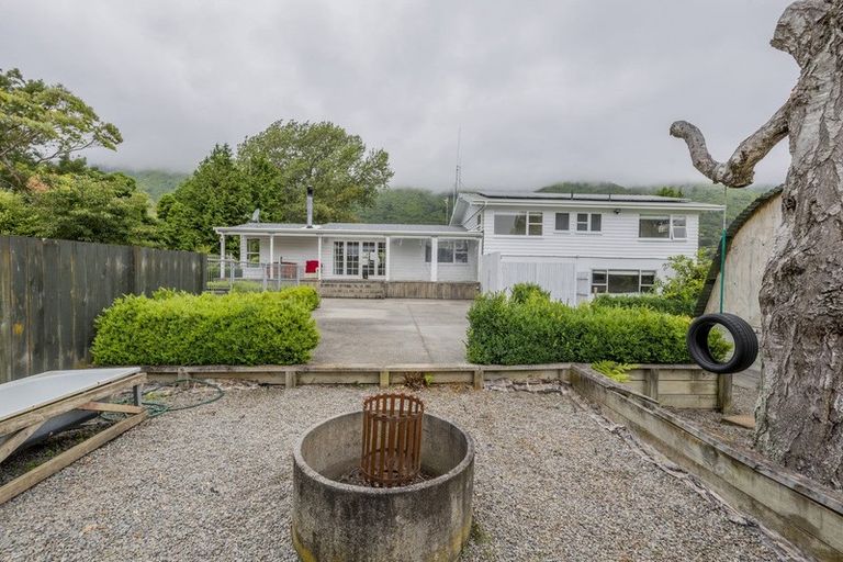 Photo of property in 173 State Highway 1, Waikanae, 5391
