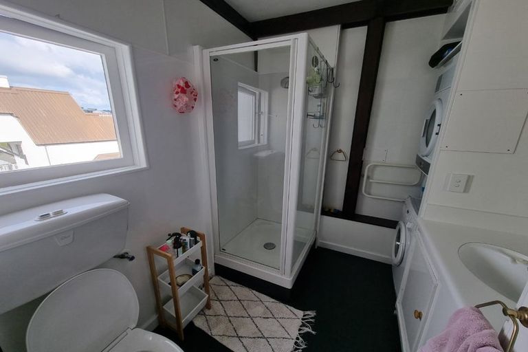 Photo of property in 9a Pitarua Street, Thorndon, Wellington, 6011