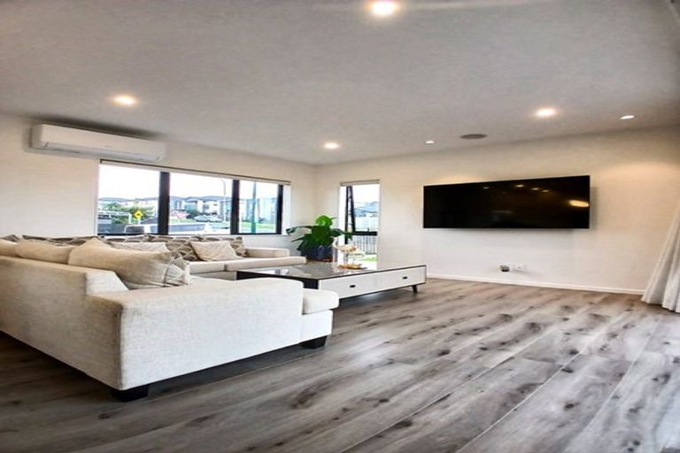 Photo of property in 50 Cloonlyon Drive, Flat Bush, Auckland, 2019