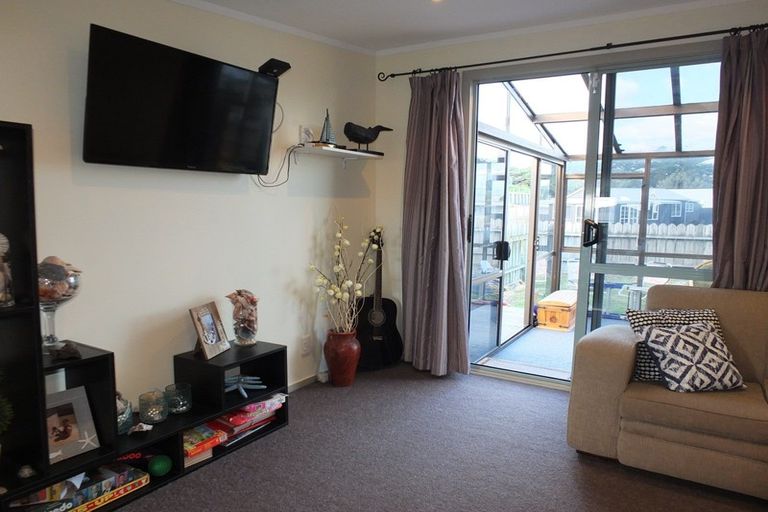 Photo of property in 12 Brown Terrace, Foxton Beach, Foxton, 4815