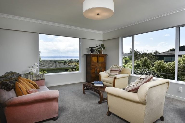 Photo of property in 41 Ridgemount Rise, Mangere Bridge, Auckland, 2022