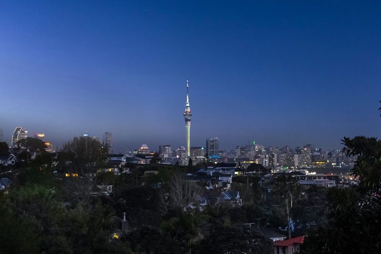 Photo of property in 1/20a Rawene Road, Birkenhead, Auckland, 0626