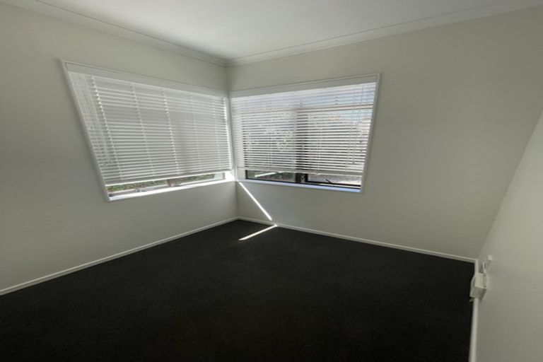 Photo of property in 1 Pepperdine Place, Albany, Auckland, 0632