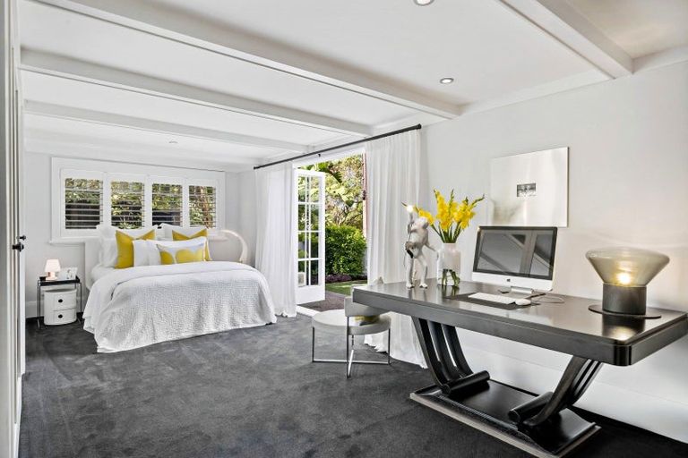 Photo of property in 20 Seabreeze Road, Narrow Neck, Auckland, 0624