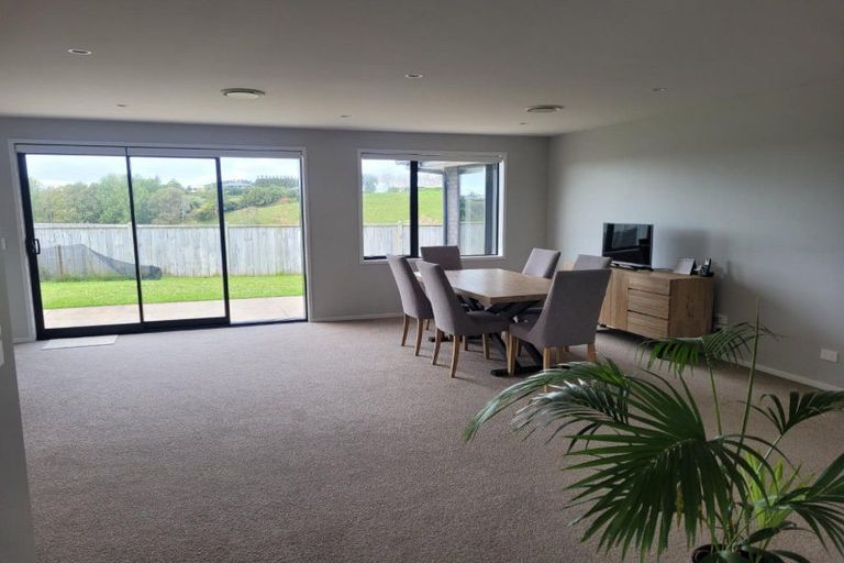 Photo of property in 7 Twin Way, Hurworth, New Plymouth, 4310