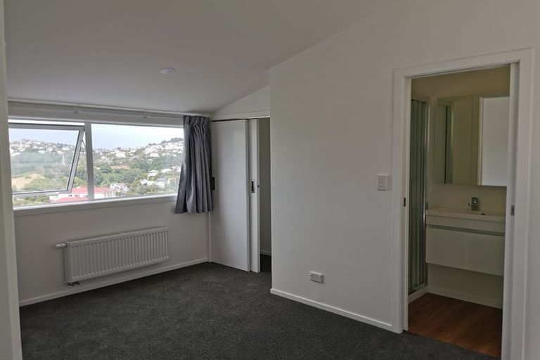 Photo of property in 92b Kelburn Parade, Kelburn, Wellington, 6012