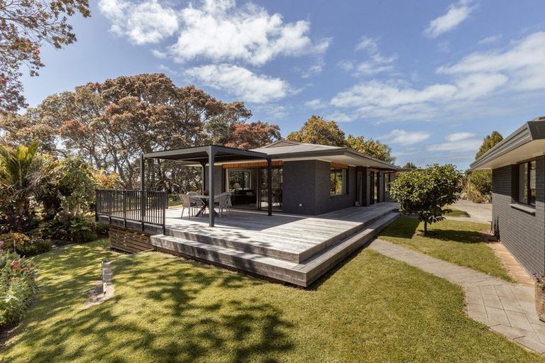 Photo of property in 37 Pohutukawa Drive, Athenree, Katikati, 3177