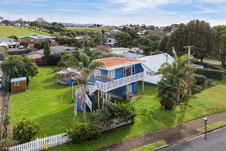 Photo of property in 54 Athenree Road, Athenree, Katikati, 3177