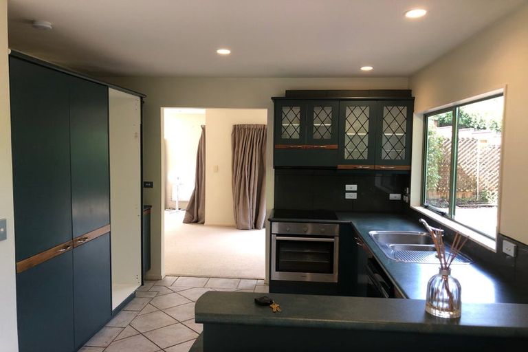 Photo of property in 2/71 Sunnynook Road, Forrest Hill, Auckland, 0620