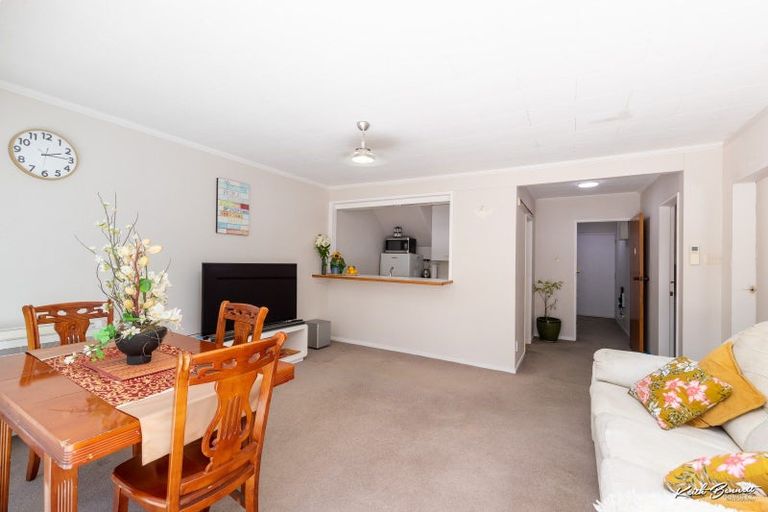 Photo of property in 8b Wai-iti Crescent, Woburn, Lower Hutt, 5010