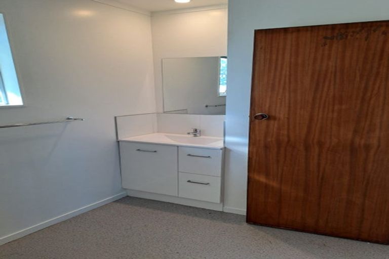 Photo of property in 84 Taylor Terrace, Tawa, Wellington, 5028