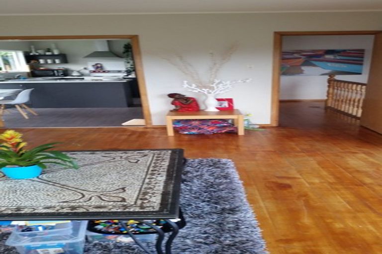 Photo of property in 1 Aotearoa Terrace, Murrays Bay, Auckland, 0630