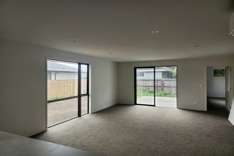 Photo of property in 32 Parkwood Avenue, Westgate, Auckland, 0614