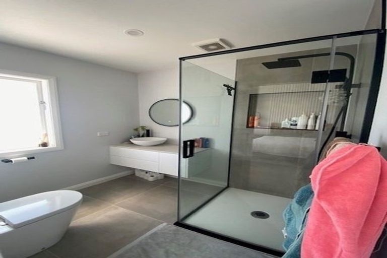 Photo of property in 63 Mana View Road, Paremata, Porirua, 5026