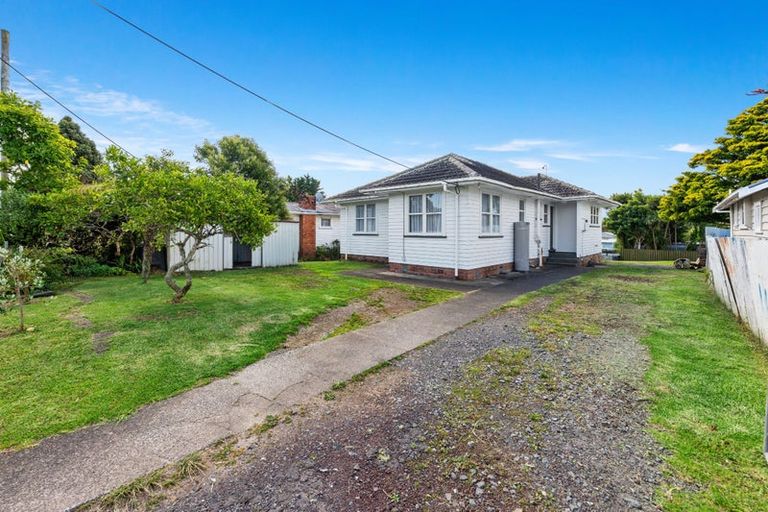 Photo of property in 62 Waipani Road, Te Atatu Peninsula, Auckland, 0610