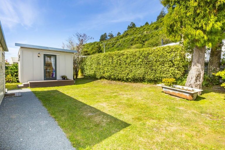 Photo of property in 2 Pokaka Street, Birchville, Upper Hutt, 5018