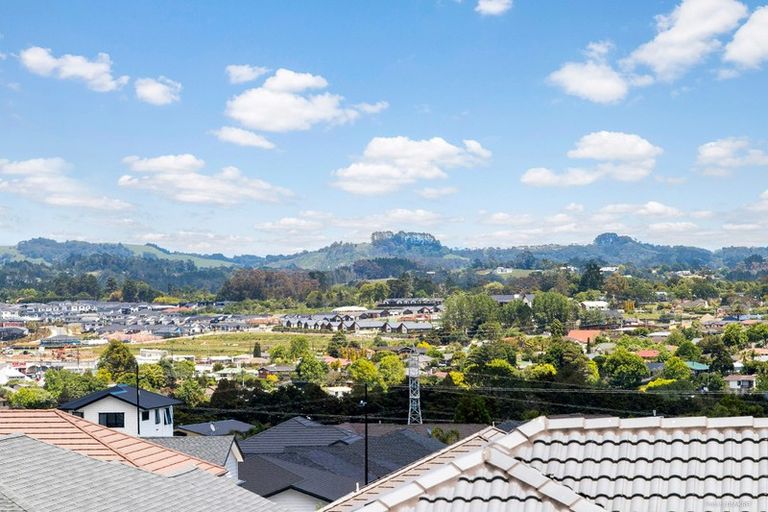 Photo of property in 25 Reserva Crescent, Kumeu, 0810