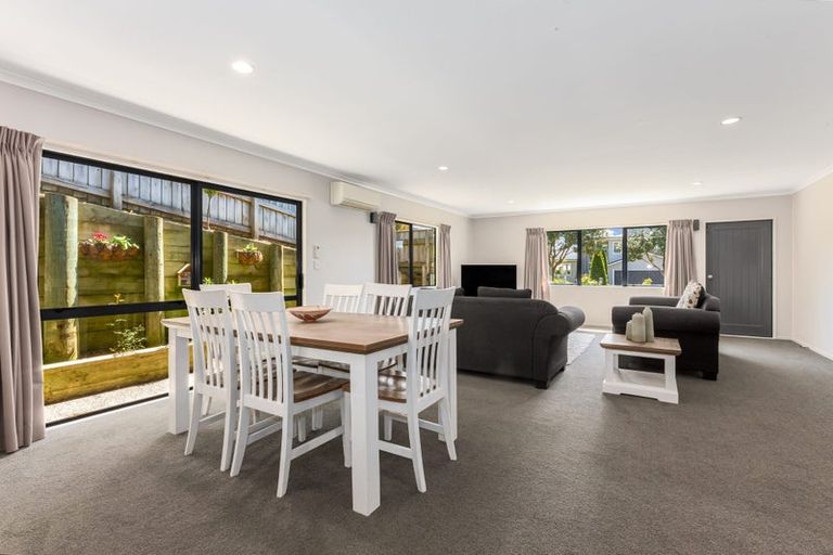 Photo of property in 10 Te Puia Drive, Aotea, Porirua, 5024