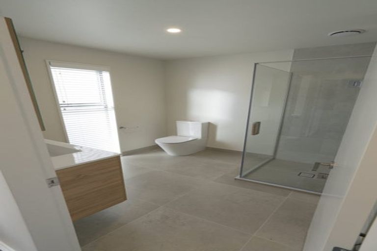 Photo of property in 2/43 Churton Crescent, Taita, Lower Hutt, 5011