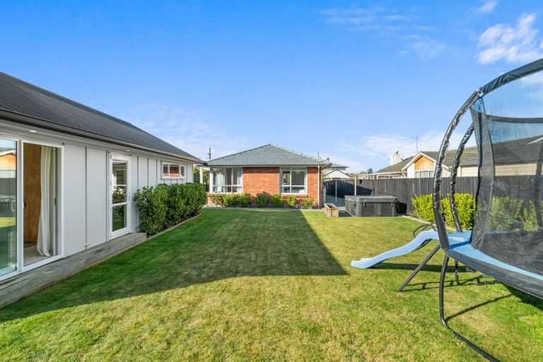 Photo of property in 23 Sevenoaks Drive, Bryndwr, Christchurch, 8053