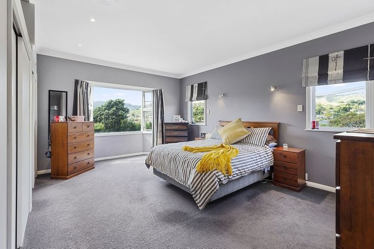 Photo of property in 8 Ngatitoa Street, Tawa, Wellington, 5028