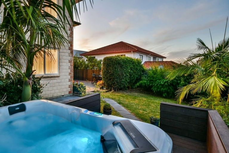 Photo of property in 214 Hill Road, The Gardens, Auckland, 2105
