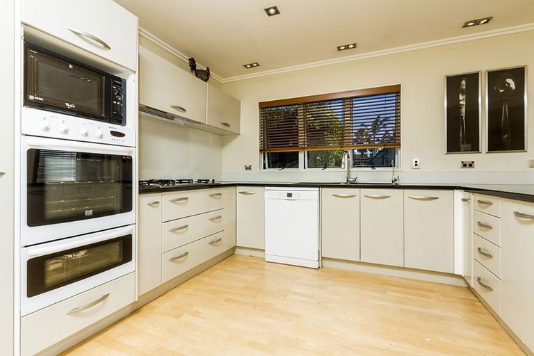 Photo of property in 1/2 Holiday Road, Milford, Auckland, 0620