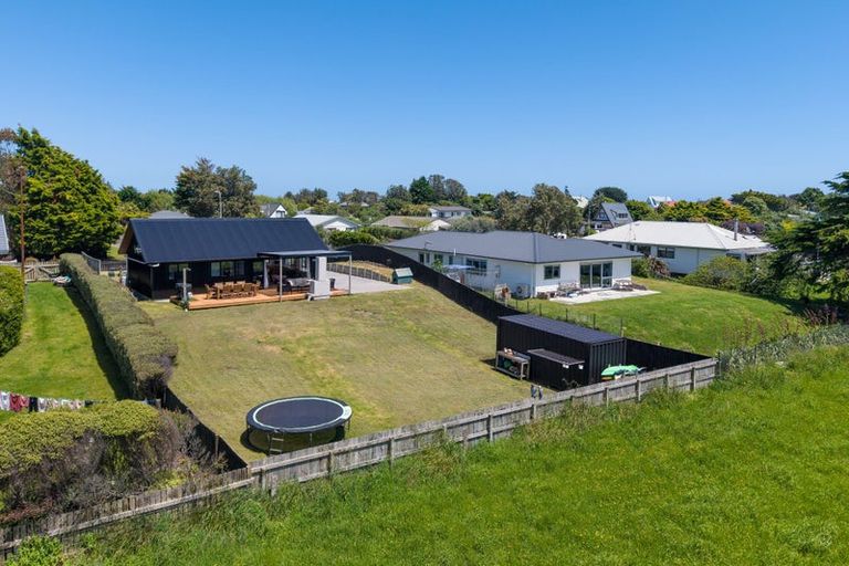Photo of property in 7 Sand Dune Grove, Waikawa Beach, Manakau, 5573